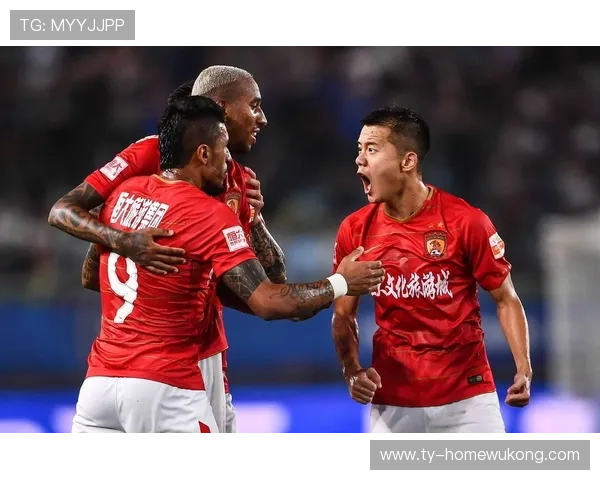 保利尼奥技术特点解析：攻守兼备中场核心表现稳健