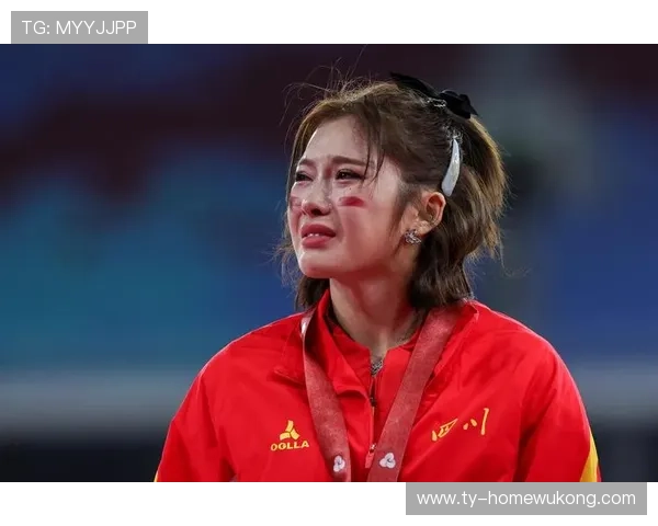 吴艳妮赛场上像钢铁战士，出门竟然拎了个大牌包，普通人咋撑得住啊？