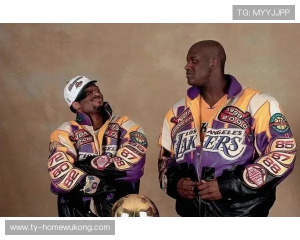 奥尼尔利用低位单打的统治力制造杀伤并迫使对手频繁采取包夹